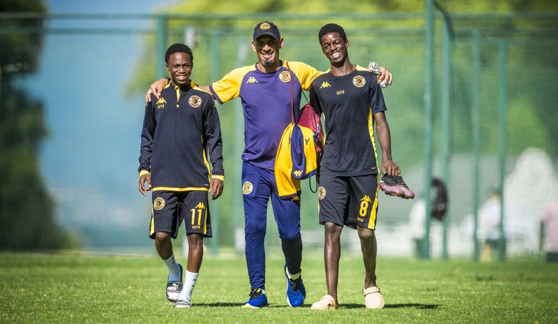 Kaizer Chiefs Youth Development Academy goalkeeper coach Rory Minnaar with academy players
